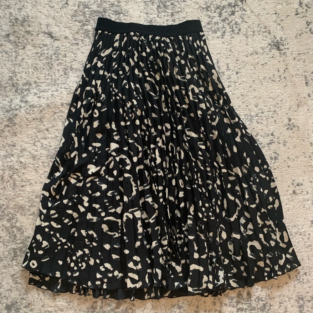 NWT H&M Black Leopard Animal Print Pleated Midi Skirt